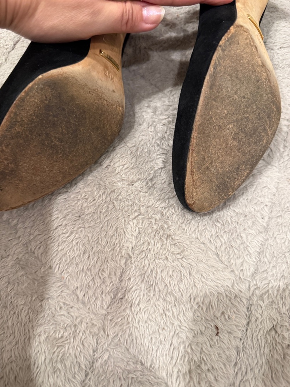 Gucci Women’s Black Suede Round -Toe Pumps - Picture 4 of 9